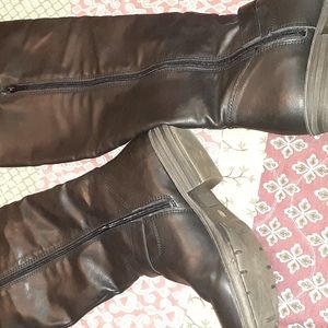 Arizona Jean Company 9m Black faux leather upper